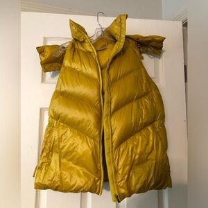 Athleta Puffer Vest with snap on Hood size Medium